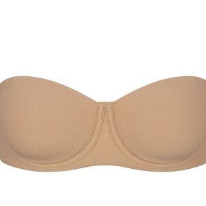 New SKIMS Tan Seamless Strapless Bra